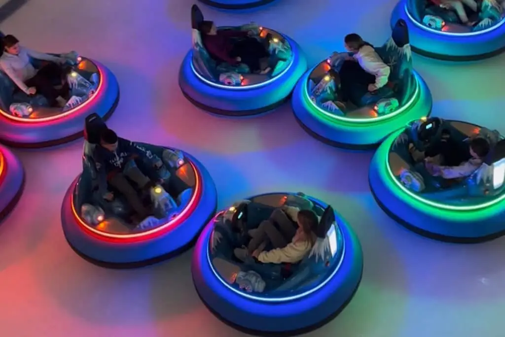 Auto tamponneuses sur glace