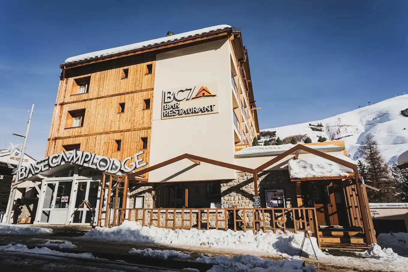 Seminaire-Montagne-2-Alpes-Hotel-Base-Camp-Lodge